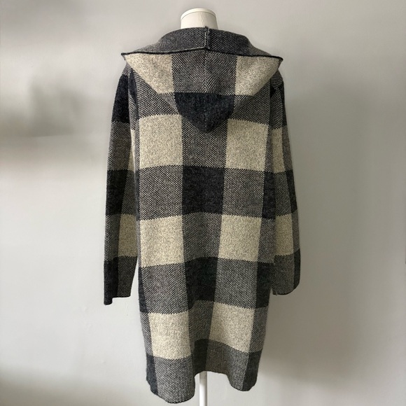 Monteau Black and White Checkered Sweater - Picture 3 of 9